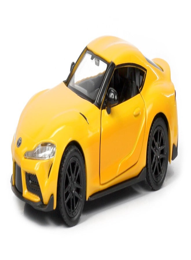 آر إم زد سيتي سيارة لعبة تويوتا سوبرا 2020 من آر إم زد سيتي، مصنوعة من المعدن المصبوب، مقاس 5 بوصات، بمقياس 1:36 | سيارة مرخصة قابلة للتجميع مع أبواب قابلة للفتح وآلية سحب للخلف | سلسلة عالمية للأطفال ومحبي السيارات | أصفر - Image 2